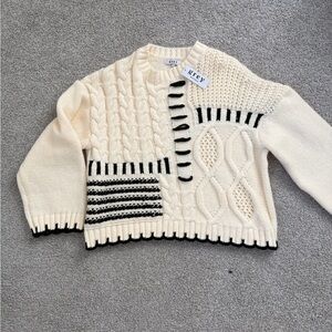 Grey Contrast-Trim Cable Knit Sweater in Cream & Black